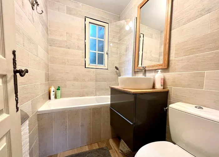 Authentic Mountain With River At 900m Horská chata